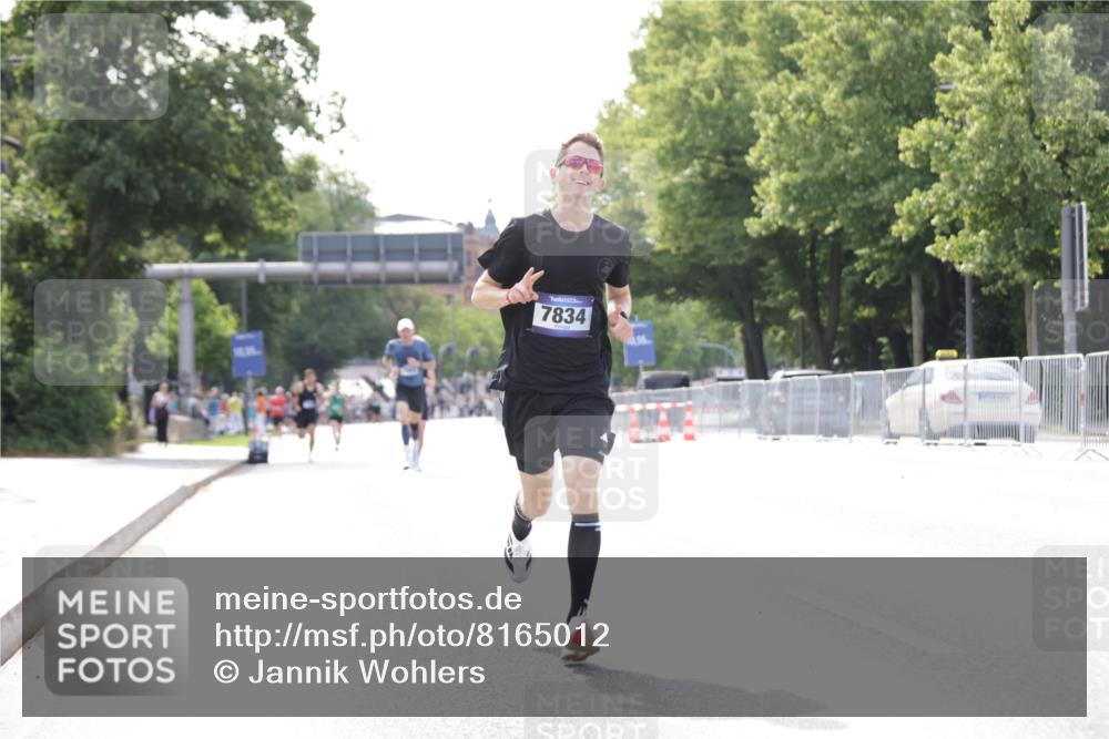 29.06.2025 - hella hamburg halbmarathon Jannik Wohlers http://msf.ph/oto/8165012 29.06.2025 09:40:42 Lombardsbrücke 7834, 14360, 14766, 15526 meine-sportfotos.de