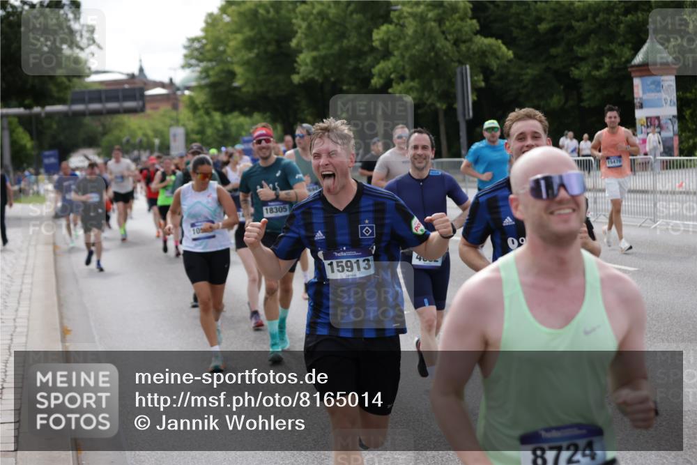 29.06.2025 - hella hamburg halbmarathon Jannik Wohlers http://msf.ph/oto/8165014 29.06.2025 10:20:33 Lombardsbrücke 2383, 2923, 2945, 3161, 3247, 3453, 3813, 4082, 4350, 5041, 5061, 5767, 6275, 6308, 6608, 7228, 7608, 8113, 8724, 8726, 8940, 9005, 9011, 9236, 9981, 10050, 10350, 10585, 10602, 11145, 12175, 12694, 12844, 13057, 13508, 14138, 14157, 14246, 14342, 14344, 14610, 14611, 14615, 14670, 14986, 15020, 15470, 15736, 15767, 15913, 16256, 16896, 16950, 17035, 17095, 17155, 17367, 17832, 18141, 18305, 18397, 18620, 18784, 19124, 19125, 19131, 19132 meine-sportfotos.de