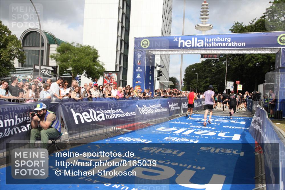 29.06.2025 - hella hamburg halbmarathon Michael Strokosch http://msf.ph/oto/8165039 29.06.2025 10:34:15 Ziel 7884, 7901, 9376, 11202, 13066, 17751, 18906 meine-sportfotos.de