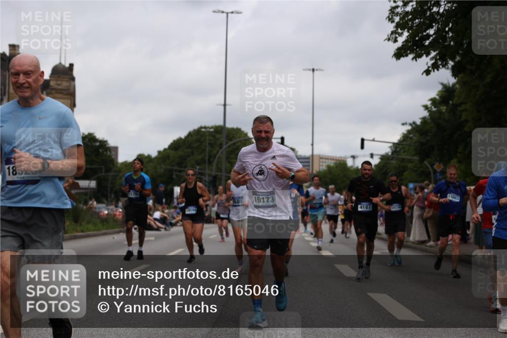 29.06.2025 - hella hamburg halbmarathon Yannick Fuchs http://msf.ph/oto/8165046 29.06.2025 10:59:58 20KM 1526, 1559, 3039, 3199, 4146, 4187, 4613, 5150, 5742, 6322, 6462, 6572, 6585, 7826, 7935, 8894, 9339, 9405, 9477, 9829, 10100, 10736, 10886, 11208, 11887, 12255, 12313, 12371, 12837, 14176, 14306, 14607, 15377, 15963, 16166, 17059, 17321, 17707, 17866, 18199, 18240, 18261, 18525, 18655, 18721, 18726, 18827, 19173 meine-sportfotos.de