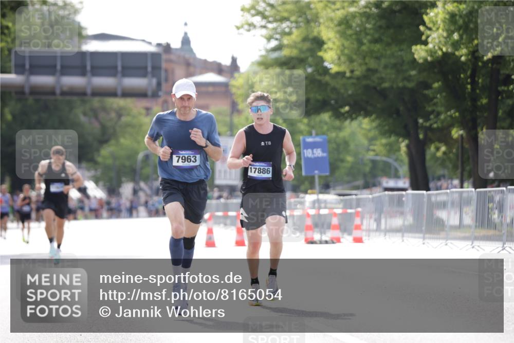 29.06.2025 - hella hamburg halbmarathon Jannik Wohlers http://msf.ph/oto/8165054 29.06.2025 09:40:46 Lombardsbrücke 7834, 7963, 14766, 15526, 17886 meine-sportfotos.de