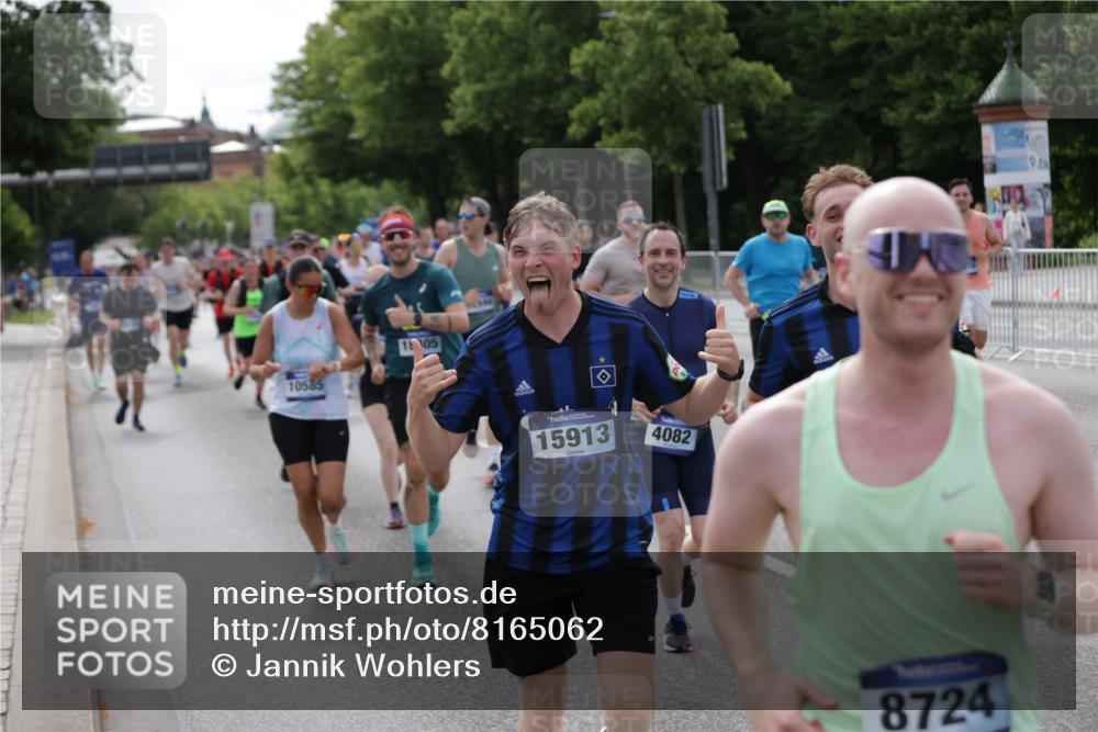 29.06.2025 - hella hamburg halbmarathon Jannik Wohlers http://msf.ph/oto/8165062 29.06.2025 10:20:34 Lombardsbrücke 2383, 2923, 2945, 3161, 3247, 3453, 3813, 4082, 4350, 5041, 5061, 5767, 6275, 6308, 6608, 7228, 7608, 8113, 8724, 8726, 9005, 9011, 9108, 9236, 9981, 10350, 10585, 10602, 11145, 12175, 12694, 12844, 13057, 13508, 14157, 14246, 14344, 14610, 14611, 14615, 14670, 14986, 15020, 15470, 15736, 15767, 15913, 16256, 16896, 16950, 17035, 17095, 17155, 17367, 17832, 18141, 18305, 18397, 18620, 18784, 19124, 19125, 19131, 19132 meine-sportfotos.de