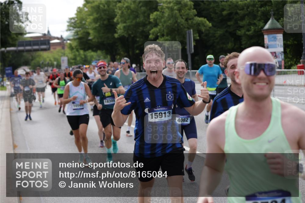 29.06.2025 - hella hamburg halbmarathon Jannik Wohlers http://msf.ph/oto/8165084 29.06.2025 10:20:34 Lombardsbrücke 2383, 2923, 2945, 3161, 3247, 3453, 3813, 4082, 4350, 5041, 5061, 5767, 6275, 6308, 6608, 7228, 7608, 8113, 8724, 8726, 9005, 9011, 9108, 9236, 9981, 10350, 10585, 10602, 11145, 12175, 12694, 12844, 13057, 13508, 14157, 14246, 14344, 14610, 14611, 14615, 14670, 14986, 15020, 15470, 15736, 15767, 15913, 16256, 16896, 16950, 17035, 17095, 17155, 17367, 17832, 18141, 18305, 18397, 18620, 18784, 19124, 19125, 19131, 19132 meine-sportfotos.de