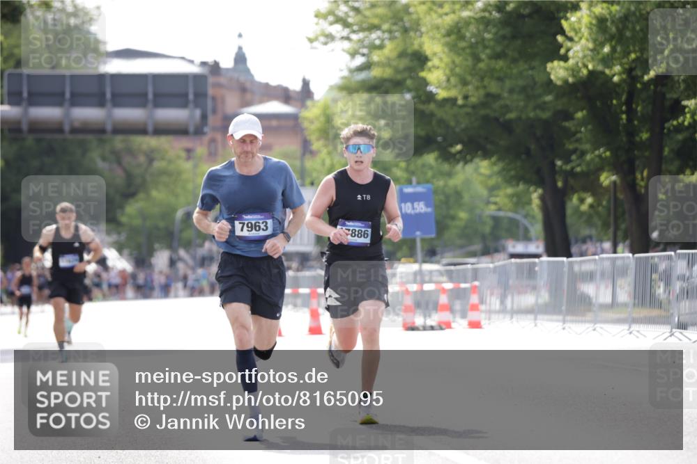 29.06.2025 - hella hamburg halbmarathon Jannik Wohlers http://msf.ph/oto/8165095 29.06.2025 09:40:46 Lombardsbrücke 7834, 7963, 14766, 15526, 17886 meine-sportfotos.de