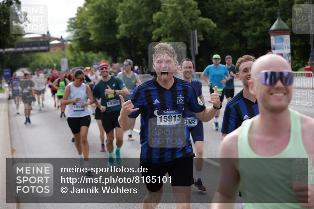 29.06.2025 - hella hamburg halbmarathon Jannik Wohlers http://msf.ph/oto/8165101 29.06.2025 10:20:34 Lombardsbrücke 2383, 2923, 2945, 3161, 3247, 3453, 3813, 4082, 4350, 5041, 5061, 5767, 6275, 6308, 6608, 7228, 7608, 8113, 8724, 8726, 9005, 9011, 9108, 9236, 9981, 10350, 10585, 10602, 11145, 12175, 12694, 12844, 13057, 13508, 14157, 14246, 14344, 14610, 14611, 14615, 14670, 14986, 15020, 15470, 15736, 15767, 15913, 16256, 16896, 16950, 17035, 17095, 17155, 17367, 17832, 18141, 18305, 18397, 18620, 18784, 19124, 19125, 19131, 19132 meine-sportfotos.de