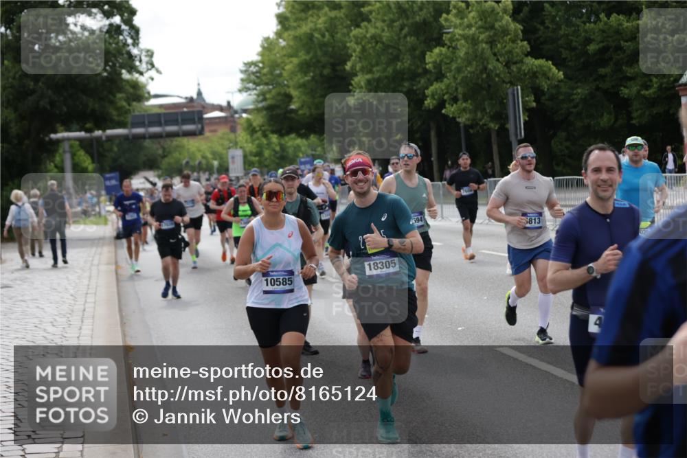 29.06.2025 - hella hamburg halbmarathon Jannik Wohlers http://msf.ph/oto/8165124 29.06.2025 10:20:34 Lombardsbrücke 2383, 2923, 2945, 3161, 3247, 3453, 3813, 4082, 4350, 5041, 5061, 5767, 6275, 6308, 6608, 7228, 7608, 8113, 8724, 8726, 9005, 9011, 9108, 9236, 9981, 10350, 10585, 10602, 11145, 12175, 12694, 12844, 13057, 13508, 14157, 14246, 14344, 14610, 14611, 14615, 14670, 14986, 15020, 15470, 15736, 15767, 15913, 16256, 16896, 16950, 17035, 17095, 17155, 17367, 17832, 18141, 18305, 18397, 18620, 18784, 19124, 19125, 19131, 19132 meine-sportfotos.de