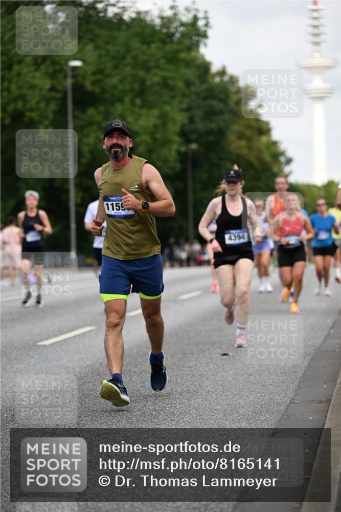 29.06.2025 - hella hamburg halbmarathon Dr. Thomas Lammeyer http://msf.ph/oto/8165141 29.06.2025 10:09:16 Kennedybrücke 1126, 1213, 1347, 1559, 2298, 2424, 2540, 2852, 3071, 3578, 4293, 4394, 4538, 5869, 6059, 6907, 6908, 7017, 7826, 8316, 9007, 9165, 9680, 10694, 10834, 11088 meine-sportfotos.de