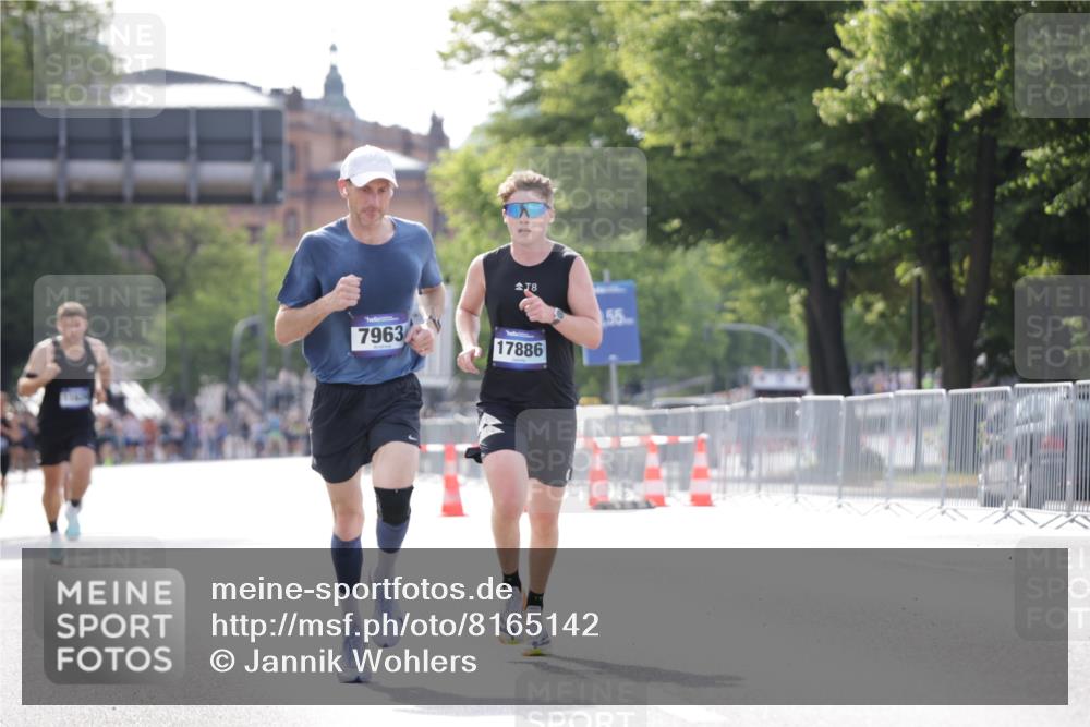 29.06.2025 - hella hamburg halbmarathon Jannik Wohlers http://msf.ph/oto/8165142 29.06.2025 09:40:46 Lombardsbrücke 7834, 7963, 14766, 15526, 17886 meine-sportfotos.de