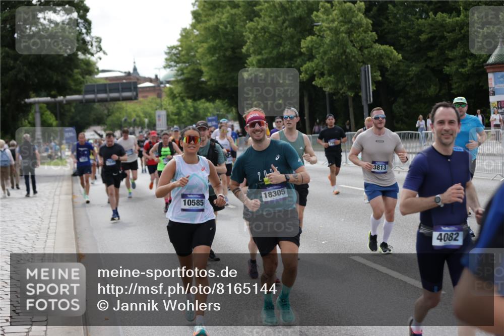 29.06.2025 - hella hamburg halbmarathon Jannik Wohlers http://msf.ph/oto/8165144 29.06.2025 10:20:34 Lombardsbrücke 2383, 2923, 2945, 3161, 3247, 3453, 3813, 4082, 4350, 5041, 5061, 5767, 6275, 6308, 6608, 7228, 7608, 8113, 8724, 8726, 9005, 9011, 9108, 9236, 9981, 10350, 10585, 10602, 11145, 12175, 12694, 12844, 13057, 13508, 14157, 14246, 14344, 14610, 14611, 14615, 14670, 14986, 15020, 15470, 15736, 15767, 15913, 16256, 16896, 16950, 17035, 17095, 17155, 17367, 17832, 18141, 18305, 18397, 18620, 18784, 19124, 19125, 19131, 19132 meine-sportfotos.de