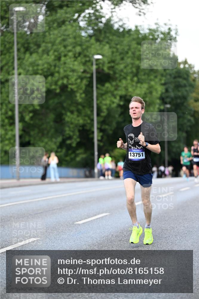 29.06.2025 - hella hamburg halbmarathon Dr. Thomas Lammeyer http://msf.ph/oto/8165158 29.06.2025 09:44:51 Kennedybrücke 2892, 4128, 4571, 6559, 7862, 10780, 11194 meine-sportfotos.de