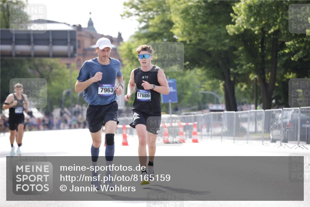 29.06.2025 - hella hamburg halbmarathon Jannik Wohlers http://msf.ph/oto/8165159 29.06.2025 09:40:46 Lombardsbrücke 7834, 7963, 14766, 15526, 17886 meine-sportfotos.de