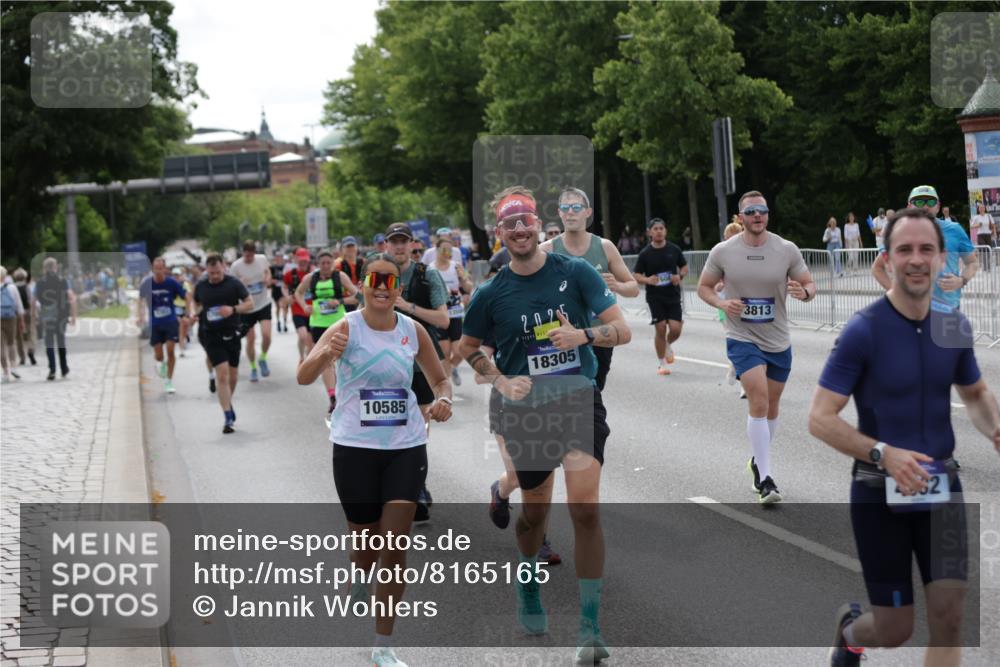 29.06.2025 - hella hamburg halbmarathon Jannik Wohlers http://msf.ph/oto/8165165 29.06.2025 10:20:35 Lombardsbrücke 1266, 1658, 2383, 2923, 2945, 3161, 3247, 3453, 3813, 4082, 4350, 5041, 5061, 5767, 6275, 6308, 7228, 7608, 8113, 8724, 8726, 9005, 9011, 9108, 9236, 9981, 10585, 10602, 11145, 12175, 12561, 12694, 12844, 13057, 13448, 13508, 14157, 14246, 14610, 14611, 14615, 14670, 14986, 15020, 15470, 15736, 15767, 15913, 16256, 16896, 16950, 17035, 17095, 17155, 17367, 17832, 18141, 18305, 18397, 18784, 19124, 19125, 19131, 19132 meine-sportfotos.de