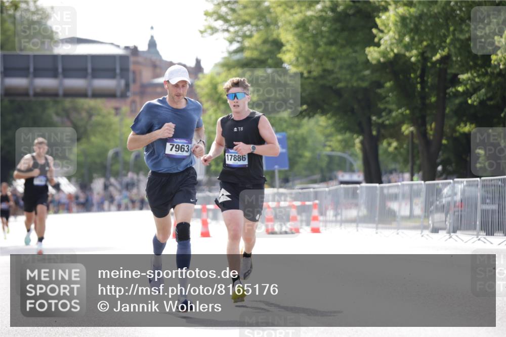 29.06.2025 - hella hamburg halbmarathon Jannik Wohlers http://msf.ph/oto/8165176 29.06.2025 09:40:46 Lombardsbrücke 7834, 7963, 14766, 15526, 17886 meine-sportfotos.de