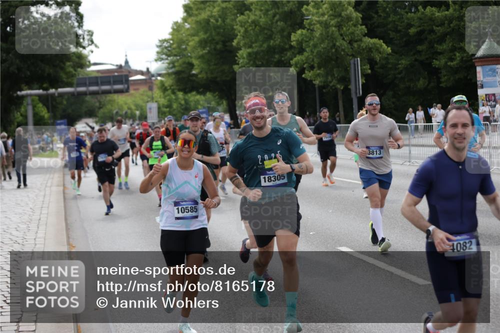 29.06.2025 - hella hamburg halbmarathon Jannik Wohlers http://msf.ph/oto/8165178 29.06.2025 10:20:35 Lombardsbrücke 1266, 1658, 2383, 2923, 2945, 3161, 3247, 3453, 3813, 4082, 4350, 5041, 5061, 5767, 6275, 6308, 7228, 7608, 8113, 8724, 8726, 9005, 9011, 9108, 9236, 9981, 10585, 10602, 11145, 12175, 12561, 12694, 12844, 13057, 13448, 13508, 14157, 14246, 14610, 14611, 14615, 14670, 14986, 15020, 15470, 15736, 15767, 15913, 16256, 16896, 16950, 17035, 17095, 17155, 17367, 17832, 18141, 18305, 18397, 18784, 19124, 19125, 19131, 19132 meine-sportfotos.de