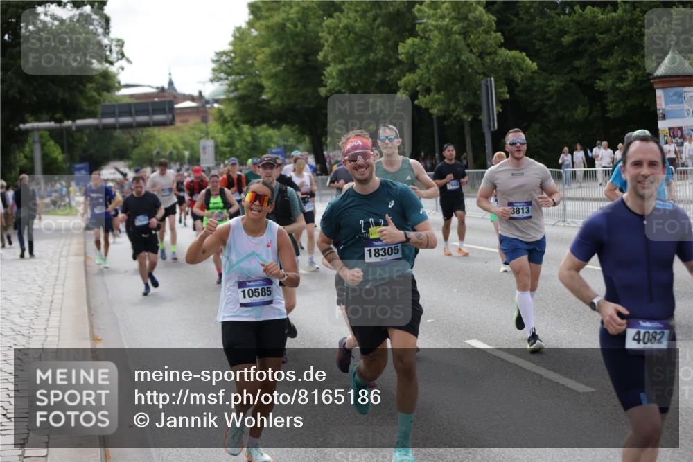 29.06.2025 - hella hamburg halbmarathon Jannik Wohlers http://msf.ph/oto/8165186 29.06.2025 10:20:35 Lombardsbrücke 1266, 1658, 2383, 2923, 2945, 3161, 3247, 3453, 3813, 4082, 4350, 5041, 5061, 5767, 6275, 6308, 7228, 7608, 8113, 8724, 8726, 9005, 9011, 9108, 9236, 9981, 10585, 10602, 11145, 12175, 12561, 12694, 12844, 13057, 13448, 13508, 14157, 14246, 14610, 14611, 14615, 14670, 14986, 15020, 15470, 15736, 15767, 15913, 16256, 16896, 16950, 17035, 17095, 17155, 17367, 17832, 18141, 18305, 18397, 18784, 19124, 19125, 19131, 19132 meine-sportfotos.de