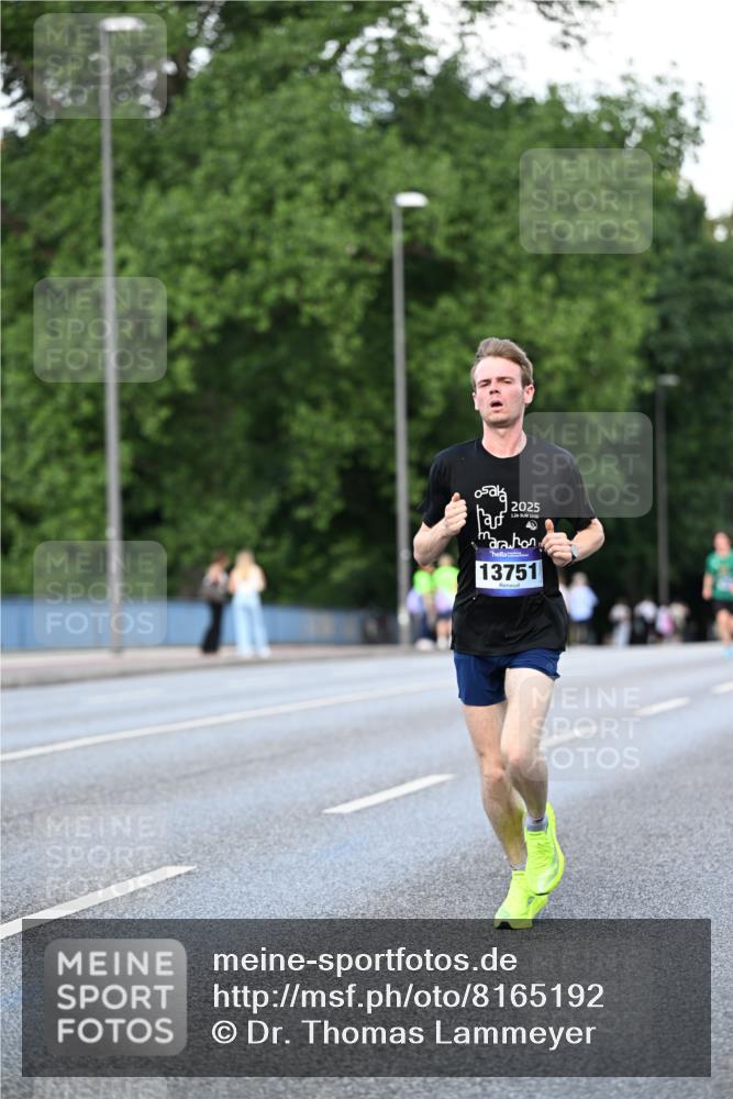 29.06.2025 - hella hamburg halbmarathon Dr. Thomas Lammeyer http://msf.ph/oto/8165192 29.06.2025 09:44:51 Kennedybrücke 2892, 4128, 4571, 6559, 7862, 10780, 11194 meine-sportfotos.de