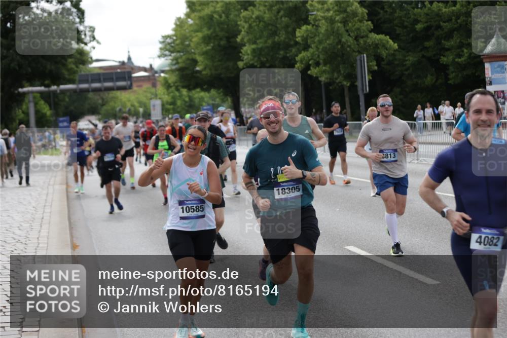 29.06.2025 - hella hamburg halbmarathon Jannik Wohlers http://msf.ph/oto/8165194 29.06.2025 10:20:35 Lombardsbrücke 1266, 1658, 2383, 2923, 2945, 3161, 3247, 3453, 3813, 4082, 4350, 5041, 5061, 5767, 6275, 6308, 7228, 7608, 8113, 8724, 8726, 9005, 9011, 9108, 9236, 9981, 10585, 10602, 11145, 12175, 12561, 12694, 12844, 13057, 13448, 13508, 14157, 14246, 14610, 14611, 14615, 14670, 14986, 15020, 15470, 15736, 15767, 15913, 16256, 16896, 16950, 17035, 17095, 17155, 17367, 17832, 18141, 18305, 18397, 18784, 19124, 19125, 19131, 19132 meine-sportfotos.de