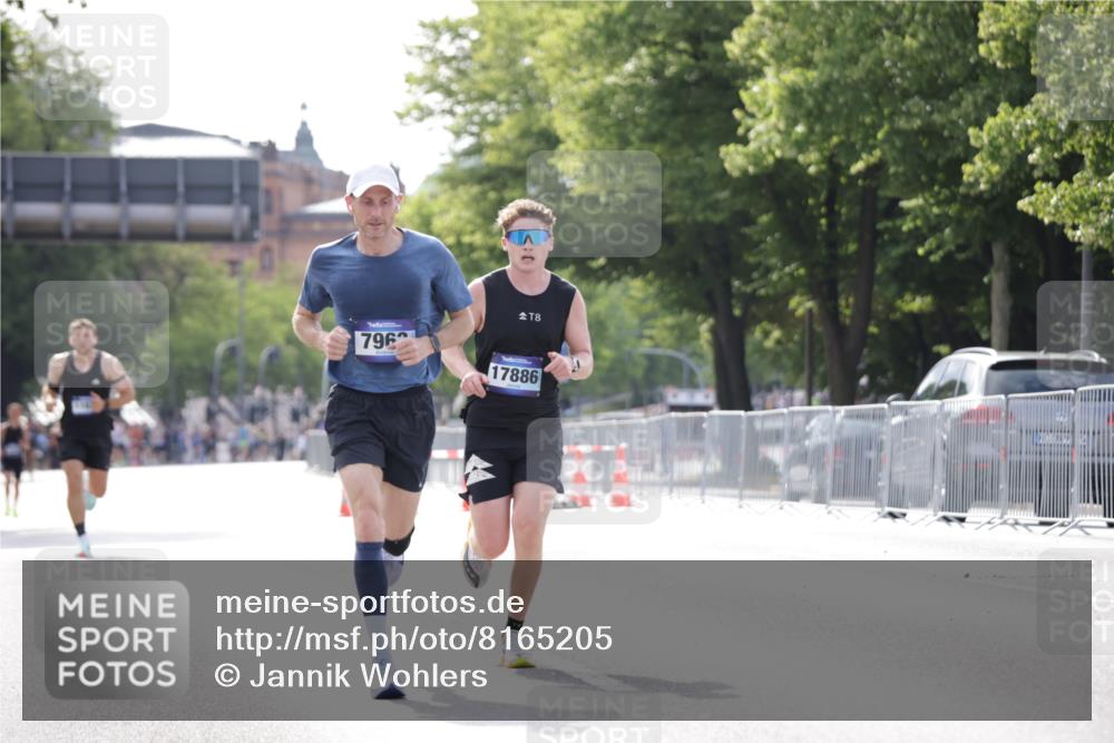 29.06.2025 - hella hamburg halbmarathon Jannik Wohlers http://msf.ph/oto/8165205 29.06.2025 09:40:47 Lombardsbrücke 7834, 7963, 15526, 17886 meine-sportfotos.de