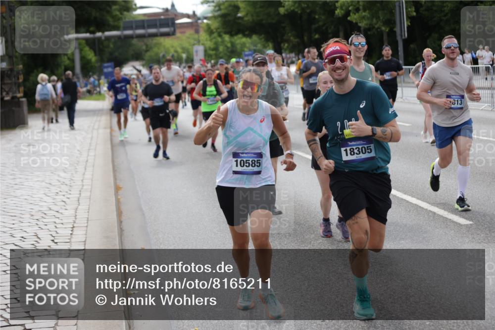 29.06.2025 - hella hamburg halbmarathon Jannik Wohlers http://msf.ph/oto/8165211 29.06.2025 10:20:35 Lombardsbrücke 1266, 1658, 2383, 2923, 2945, 3161, 3247, 3453, 3813, 4082, 4350, 5041, 5061, 5767, 6275, 6308, 7228, 7608, 8113, 8724, 8726, 9005, 9011, 9108, 9236, 9981, 10585, 10602, 11145, 12175, 12561, 12694, 12844, 13057, 13448, 13508, 14157, 14246, 14610, 14611, 14615, 14670, 14986, 15020, 15470, 15736, 15767, 15913, 16256, 16896, 16950, 17035, 17095, 17155, 17367, 17832, 18141, 18305, 18397, 18784, 19124, 19125, 19131, 19132 meine-sportfotos.de