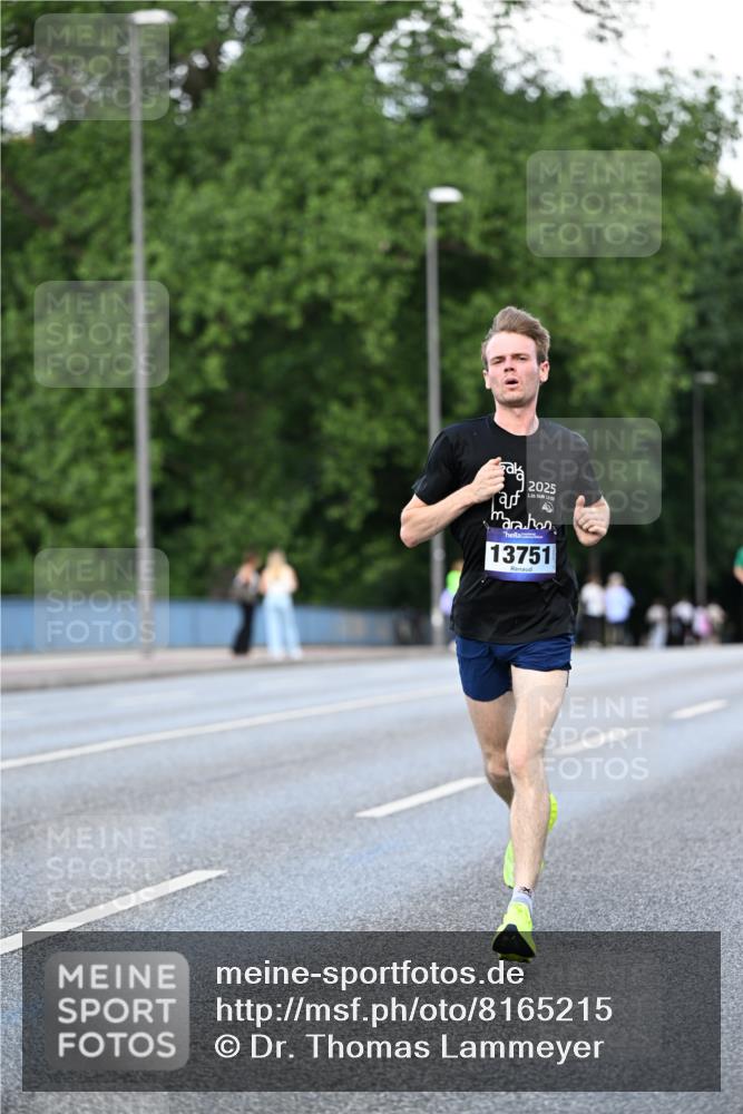 29.06.2025 - hella hamburg halbmarathon Dr. Thomas Lammeyer http://msf.ph/oto/8165215 29.06.2025 09:44:51 Kennedybrücke 2892, 4128, 4571, 6559, 7862, 10780, 11194 meine-sportfotos.de