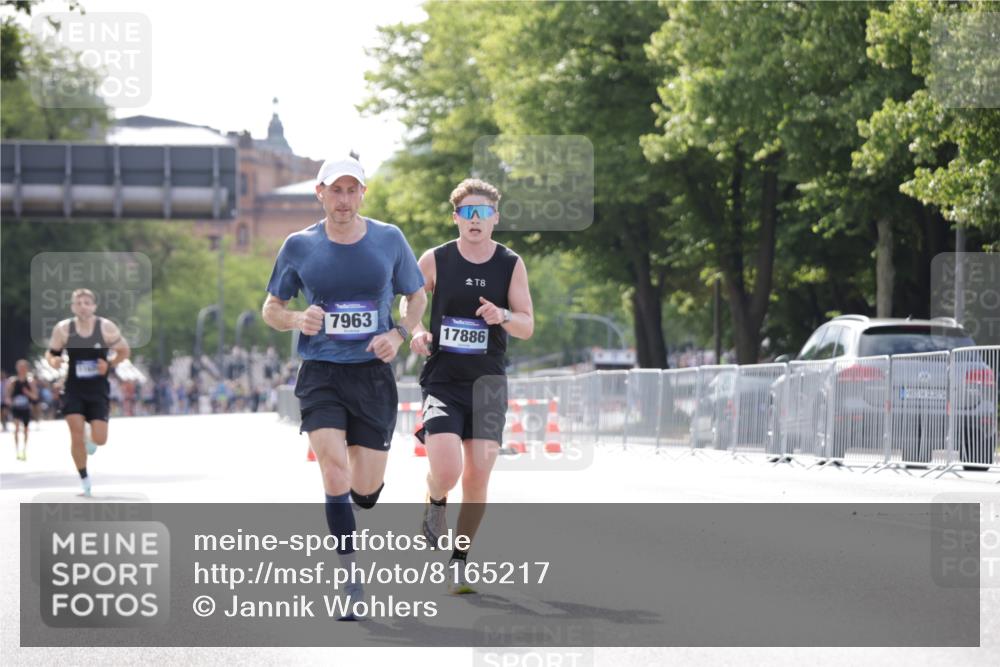 29.06.2025 - hella hamburg halbmarathon Jannik Wohlers http://msf.ph/oto/8165217 29.06.2025 09:40:47 Lombardsbrücke 7834, 7963, 15526, 17886 meine-sportfotos.de