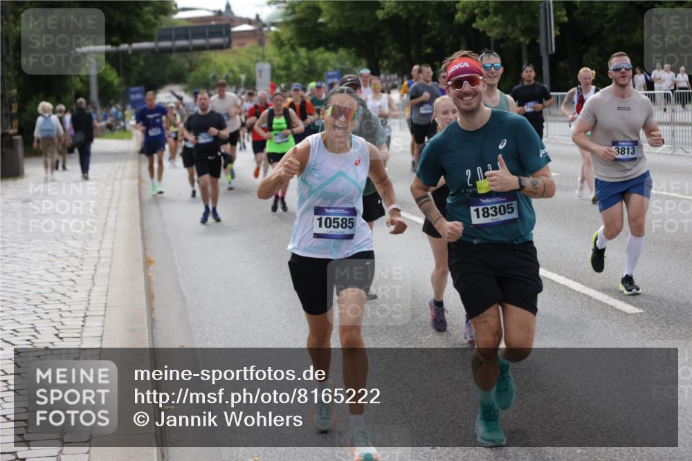 29.06.2025 - hella hamburg halbmarathon Jannik Wohlers http://msf.ph/oto/8165222 29.06.2025 10:20:35 Lombardsbrücke 1266, 1658, 2383, 2923, 2945, 3161, 3247, 3453, 3813, 4082, 4350, 5041, 5061, 5767, 6275, 6308, 7228, 7608, 8113, 8724, 8726, 9005, 9011, 9108, 9236, 9981, 10585, 10602, 11145, 12175, 12561, 12694, 12844, 13057, 13448, 13508, 14157, 14246, 14610, 14611, 14615, 14670, 14986, 15020, 15470, 15736, 15767, 15913, 16256, 16896, 16950, 17035, 17095, 17155, 17367, 17832, 18141, 18305, 18397, 18784, 19124, 19125, 19131, 19132 meine-sportfotos.de
