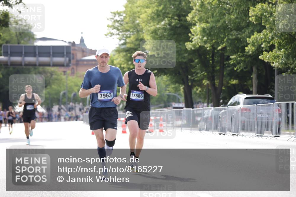 29.06.2025 - hella hamburg halbmarathon Jannik Wohlers http://msf.ph/oto/8165227 29.06.2025 09:40:47 Lombardsbrücke 7834, 7963, 15526, 17886 meine-sportfotos.de