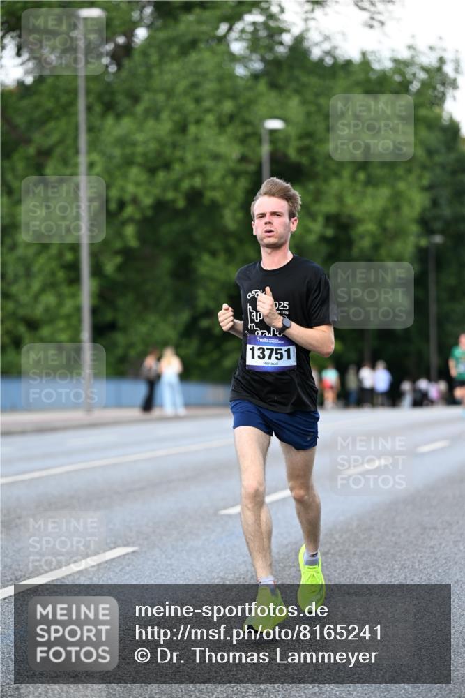 29.06.2025 - hella hamburg halbmarathon Dr. Thomas Lammeyer http://msf.ph/oto/8165241 29.06.2025 09:44:51 Kennedybrücke 2892, 4128, 4571, 6559, 7862, 10780, 11194 meine-sportfotos.de