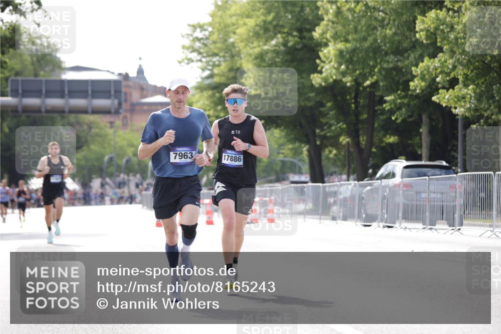 29.06.2025 - hella hamburg halbmarathon Jannik Wohlers http://msf.ph/oto/8165243 29.06.2025 09:40:47 Lombardsbrücke 7834, 7963, 15526, 17886 meine-sportfotos.de