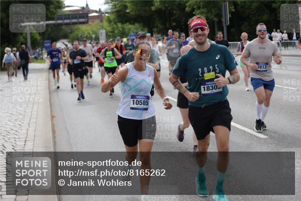 29.06.2025 - hella hamburg halbmarathon Jannik Wohlers http://msf.ph/oto/8165262 29.06.2025 10:20:35 Lombardsbrücke 1266, 1658, 2383, 2923, 2945, 3161, 3247, 3453, 3813, 4082, 4350, 5041, 5061, 5767, 6275, 6308, 7228, 7608, 8113, 8724, 8726, 9005, 9011, 9108, 9236, 9981, 10585, 10602, 11145, 12175, 12561, 12694, 12844, 13057, 13448, 13508, 14157, 14246, 14610, 14611, 14615, 14670, 14986, 15020, 15470, 15736, 15767, 15913, 16256, 16896, 16950, 17035, 17095, 17155, 17367, 17832, 18141, 18305, 18397, 18784, 19124, 19125, 19131, 19132 meine-sportfotos.de