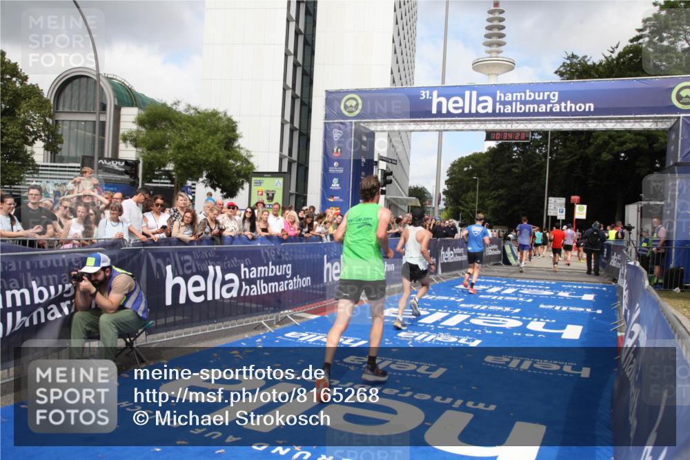 29.06.2025 - hella hamburg halbmarathon Michael Strokosch http://msf.ph/oto/8165268 29.06.2025 10:34:22 Ziel 1002, 1080, 3005, 7901, 14784, 18906 meine-sportfotos.de