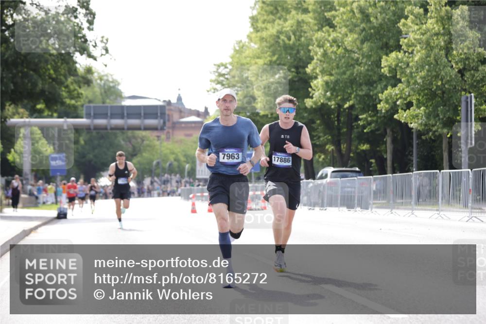 29.06.2025 - hella hamburg halbmarathon Jannik Wohlers http://msf.ph/oto/8165272 29.06.2025 09:40:47 Lombardsbrücke 7834, 7963, 15526, 17886 meine-sportfotos.de