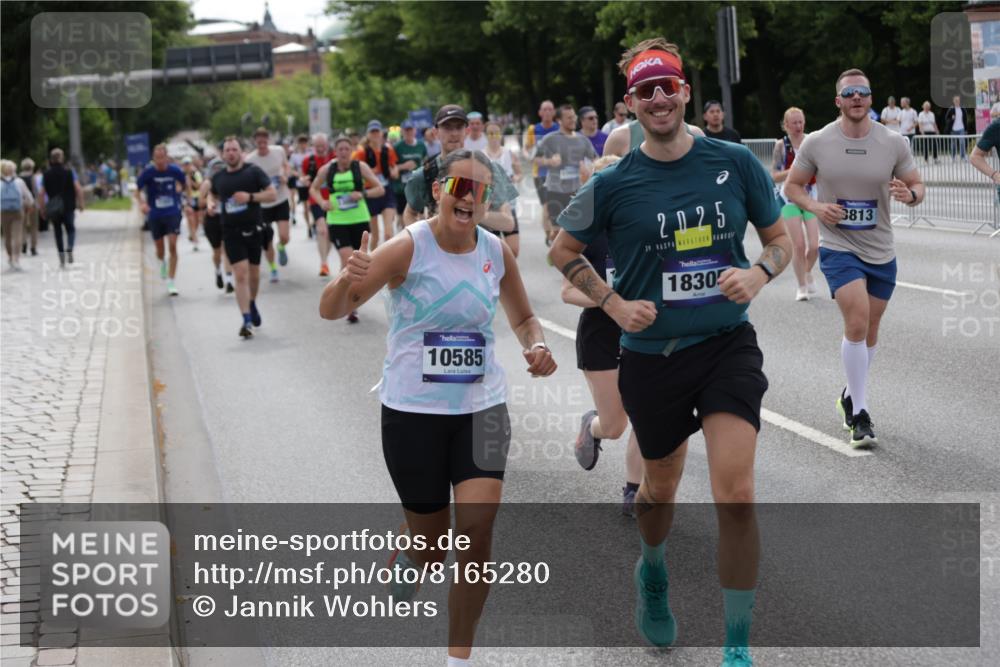 29.06.2025 - hella hamburg halbmarathon Jannik Wohlers http://msf.ph/oto/8165280 29.06.2025 10:20:35 Lombardsbrücke 1266, 1658, 2383, 2923, 2945, 3161, 3247, 3453, 3813, 4082, 4350, 5041, 5061, 5767, 6275, 6308, 7228, 7608, 8113, 8724, 8726, 9005, 9011, 9108, 9236, 9981, 10585, 10602, 11145, 12175, 12561, 12694, 12844, 13057, 13448, 13508, 14157, 14246, 14610, 14611, 14615, 14670, 14986, 15020, 15470, 15736, 15767, 15913, 16256, 16896, 16950, 17035, 17095, 17155, 17367, 17832, 18141, 18305, 18397, 18784, 19124, 19125, 19131, 19132 meine-sportfotos.de