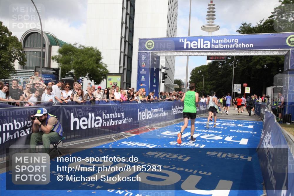 29.06.2025 - hella hamburg halbmarathon Michael Strokosch http://msf.ph/oto/8165283 29.06.2025 10:34:22 Ziel 1002, 1080, 3005, 7901, 14784, 18906 meine-sportfotos.de