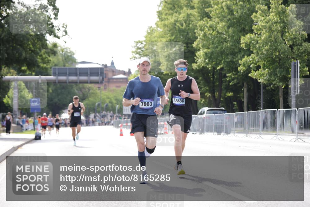 29.06.2025 - hella hamburg halbmarathon Jannik Wohlers http://msf.ph/oto/8165285 29.06.2025 09:40:47 Lombardsbrücke 7834, 7963, 15526, 17886 meine-sportfotos.de