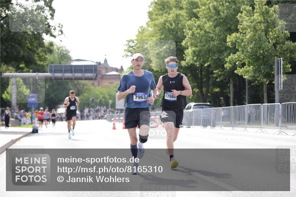 29.06.2025 - hella hamburg halbmarathon Jannik Wohlers http://msf.ph/oto/8165310 29.06.2025 09:40:47 Lombardsbrücke 7834, 7963, 15526, 17886 meine-sportfotos.de