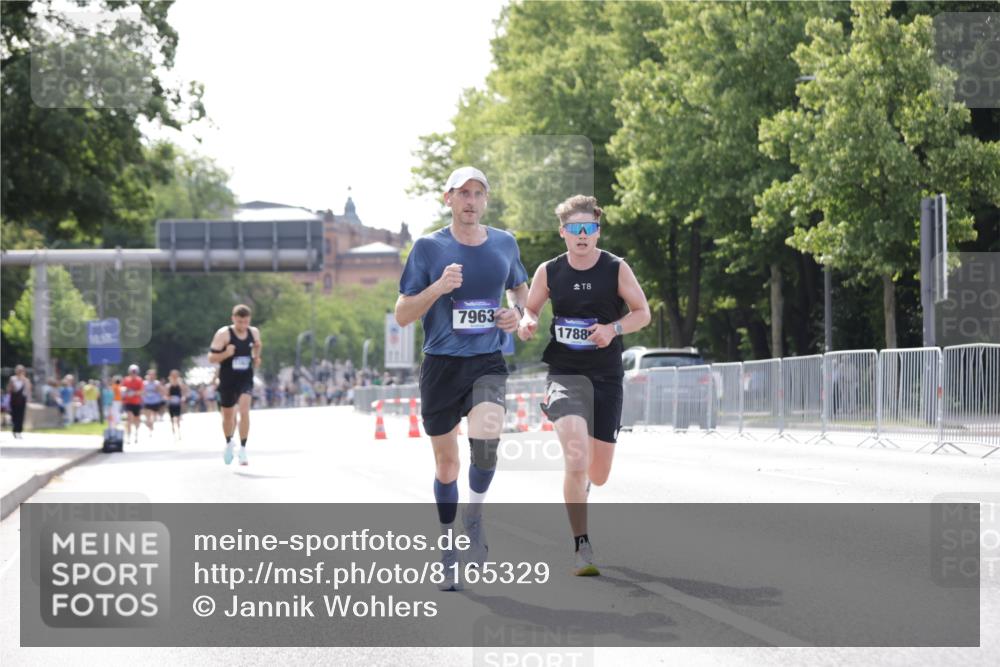 29.06.2025 - hella hamburg halbmarathon Jannik Wohlers http://msf.ph/oto/8165329 29.06.2025 09:40:47 Lombardsbrücke 7834, 7963, 15526, 17886 meine-sportfotos.de