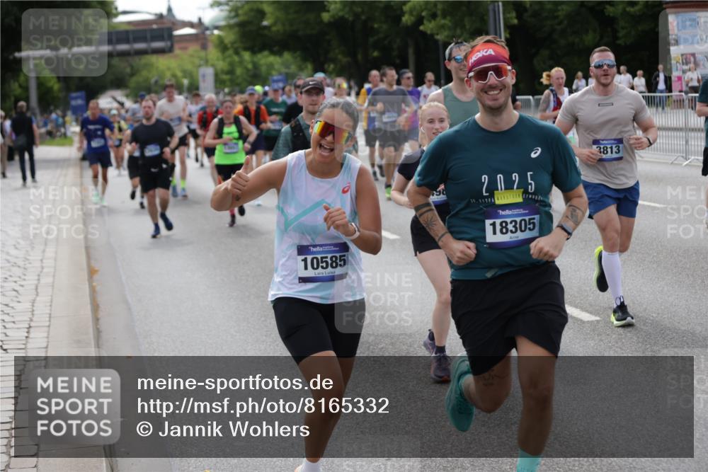29.06.2025 - hella hamburg halbmarathon Jannik Wohlers http://msf.ph/oto/8165332 29.06.2025 10:20:35 Lombardsbrücke 1266, 1658, 2383, 2923, 2945, 3161, 3247, 3453, 3813, 4082, 4350, 5041, 5061, 5767, 6275, 6308, 7228, 7608, 8113, 8724, 8726, 9005, 9011, 9108, 9236, 9981, 10585, 10602, 11145, 12175, 12561, 12694, 12844, 13057, 13448, 13508, 14157, 14246, 14610, 14611, 14615, 14670, 14986, 15020, 15470, 15736, 15767, 15913, 16256, 16896, 16950, 17035, 17095, 17155, 17367, 17832, 18141, 18305, 18397, 18784, 19124, 19125, 19131, 19132 meine-sportfotos.de
