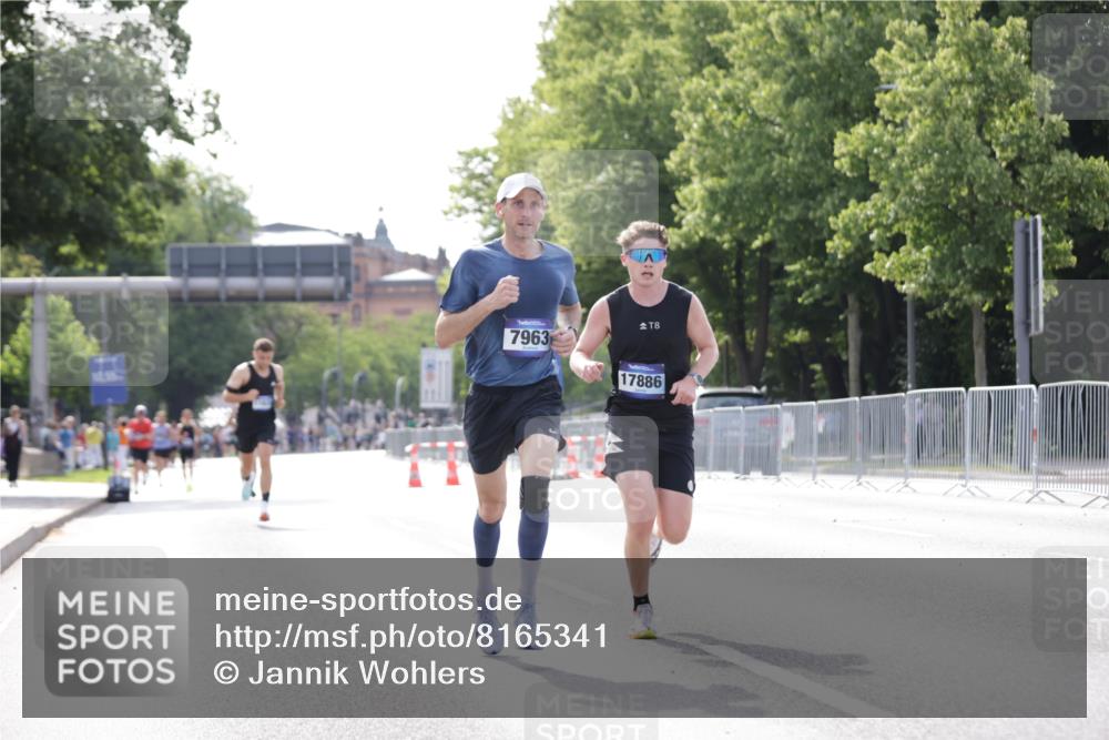 29.06.2025 - hella hamburg halbmarathon Jannik Wohlers http://msf.ph/oto/8165341 29.06.2025 09:40:47 Lombardsbrücke 7834, 7963, 15526, 17886 meine-sportfotos.de