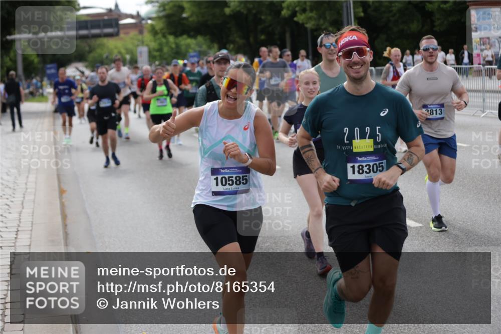 29.06.2025 - hella hamburg halbmarathon Jannik Wohlers http://msf.ph/oto/8165354 29.06.2025 10:20:36 Lombardsbrücke 1266, 1658, 2383, 2923, 2945, 3161, 3247, 3453, 3813, 4082, 4350, 5041, 5061, 5767, 6275, 6308, 7228, 7608, 8113, 8724, 8726, 9005, 9011, 9108, 9236, 9981, 10585, 10602, 11145, 12175, 12395, 12561, 12694, 12844, 13057, 13448, 13508, 14157, 14610, 14611, 14615, 14670, 14986, 15020, 15470, 15736, 15767, 15913, 16256, 16896, 16950, 17035, 17155, 17367, 17832, 18141, 18305, 18397, 18784, 19124, 19125 meine-sportfotos.de