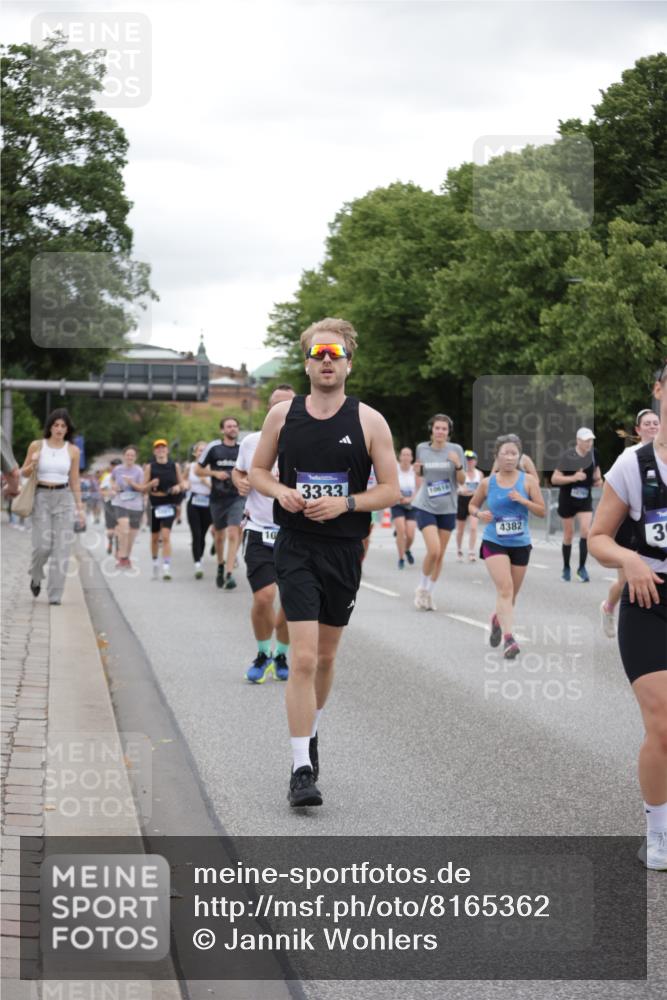 29.06.2025 - hella hamburg halbmarathon Jannik Wohlers http://msf.ph/oto/8165362 29.06.2025 11:05:00 Lombardsbrücke 1655, 3120, 3333, 3975, 4382, 4745, 4765, 5568, 5571, 5851, 5880, 5881, 5893, 5920, 6371, 7698, 7909, 8009, 8059, 8284, 8663, 9800, 9923, 10009, 10616, 10764, 10964, 12033, 12060, 12183, 12468, 13870, 14141, 14173, 14440, 15162, 15745, 16064, 16524, 17070, 17767, 18444, 18663, 18980, 18981, 19186, 19196 meine-sportfotos.de