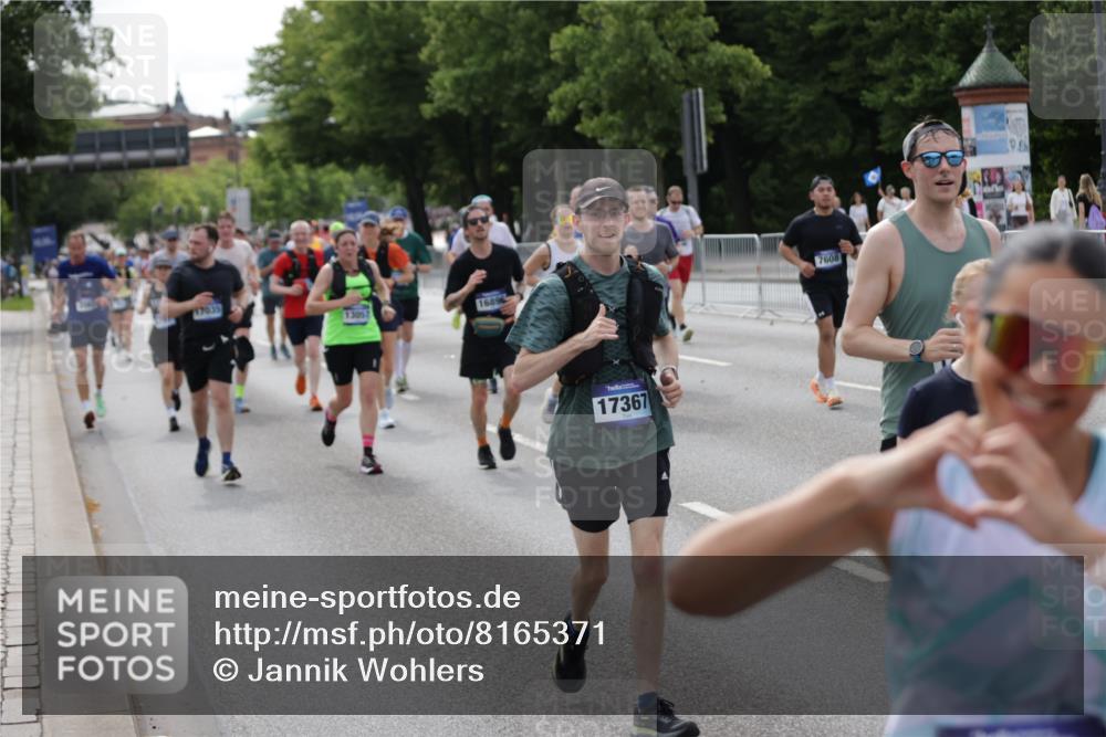 29.06.2025 - hella hamburg halbmarathon Jannik Wohlers http://msf.ph/oto/8165371 29.06.2025 10:20:36 Lombardsbrücke 1266, 1658, 2383, 2923, 2945, 3161, 3247, 3453, 3813, 4082, 4350, 5041, 5061, 5767, 6275, 6308, 7228, 7608, 8113, 8724, 8726, 9005, 9011, 9108, 9236, 9981, 10585, 10602, 11145, 12175, 12395, 12561, 12694, 12844, 13057, 13448, 13508, 14157, 14610, 14611, 14615, 14670, 14986, 15020, 15470, 15736, 15767, 15913, 16256, 16896, 16950, 17035, 17155, 17367, 17832, 18141, 18305, 18397, 18784, 19124, 19125 meine-sportfotos.de
