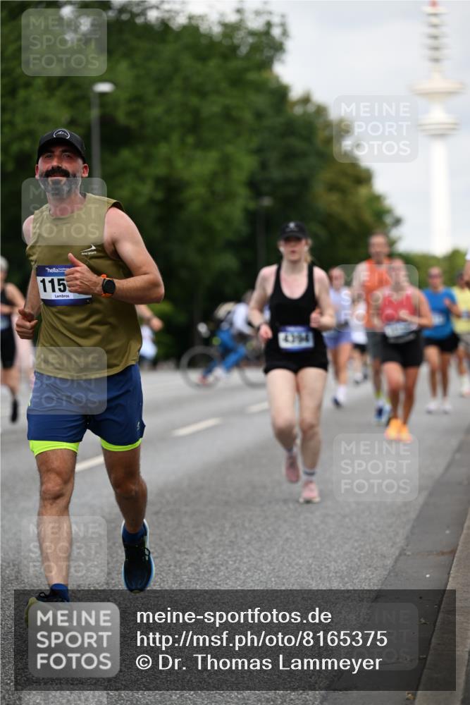 29.06.2025 - hella hamburg halbmarathon Dr. Thomas Lammeyer http://msf.ph/oto/8165375 29.06.2025 10:09:17 Kennedybrücke 1126, 1213, 1347, 1863, 2298, 2424, 2540, 2852, 3071, 3578, 4293, 4394, 4538, 5869, 6059, 6907, 6908, 7017, 7826, 8316, 8999, 9007, 9165, 9680, 10694, 10834, 11088 meine-sportfotos.de