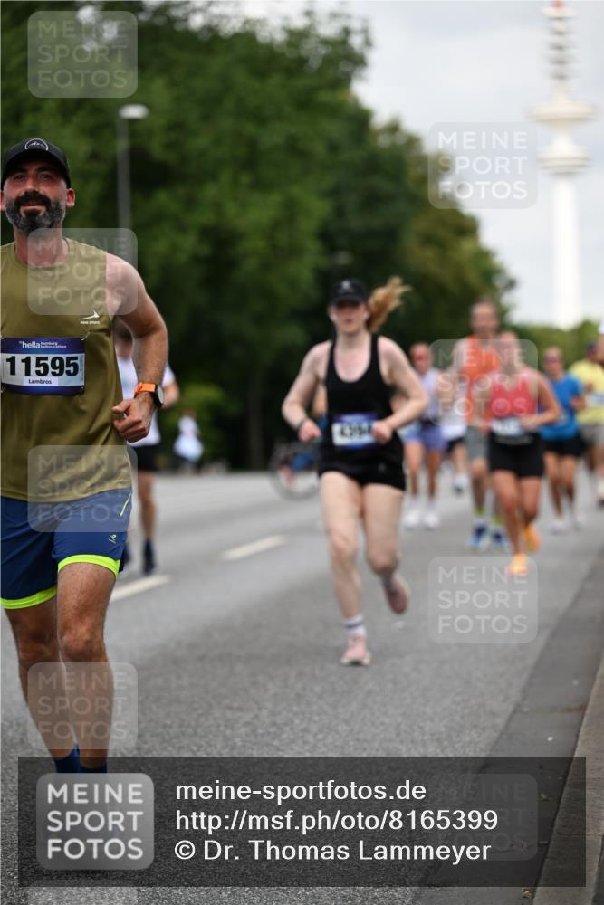 29.06.2025 - hella hamburg halbmarathon Dr. Thomas Lammeyer http://msf.ph/oto/8165399 29.06.2025 10:09:17 Kennedybrücke 1126, 1213, 1347, 1863, 2298, 2424, 2540, 2852, 3071, 3578, 4293, 4394, 4538, 5869, 6059, 6907, 6908, 7017, 7826, 8316, 8999, 9007, 9165, 9680, 10694, 10834, 11088 meine-sportfotos.de