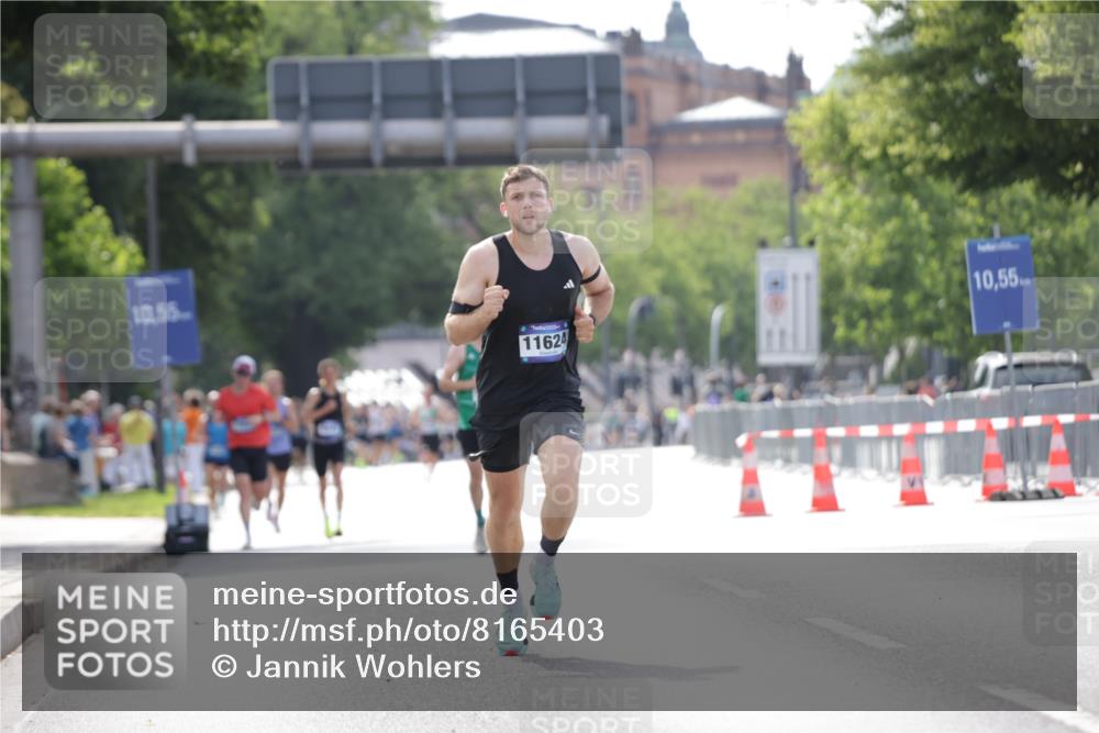 29.06.2025 - hella hamburg halbmarathon Jannik Wohlers http://msf.ph/oto/8165403 29.06.2025 09:40:49 Lombardsbrücke 7834, 7963, 11624, 17886 meine-sportfotos.de