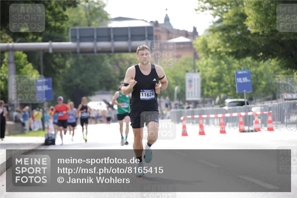 29.06.2025 - hella hamburg halbmarathon Jannik Wohlers http://msf.ph/oto/8165415 29.06.2025 09:40:50 Lombardsbrücke 7834, 7963, 11624, 17886 meine-sportfotos.de