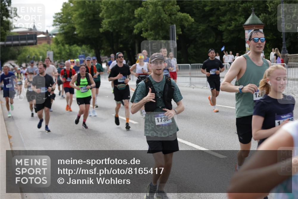 29.06.2025 - hella hamburg halbmarathon Jannik Wohlers http://msf.ph/oto/8165417 29.06.2025 10:20:37 Lombardsbrücke 1266, 1658, 2383, 2923, 2945, 2986, 3161, 3453, 3813, 4082, 4350, 5041, 5061, 5767, 6275, 6308, 7228, 7608, 8113, 8724, 8726, 9005, 9011, 9108, 9236, 9981, 10585, 10602, 11145, 11698, 12175, 12395, 12561, 12694, 12844, 13057, 13448, 13508, 14157, 14610, 14611, 14615, 14670, 14986, 15020, 15470, 15736, 15767, 15913, 16256, 16896, 16950, 17035, 17367, 17832, 18141, 18305, 18397, 18784, 19124, 19125 meine-sportfotos.de