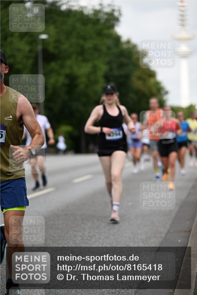 29.06.2025 - hella hamburg halbmarathon Dr. Thomas Lammeyer http://msf.ph/oto/8165418 29.06.2025 10:09:17 Kennedybrücke 1126, 1213, 1347, 1863, 2298, 2424, 2540, 2852, 3071, 3578, 4293, 4394, 4538, 5869, 6059, 6907, 6908, 7017, 7826, 8316, 8999, 9007, 9165, 9680, 10694, 10834, 11088 meine-sportfotos.de