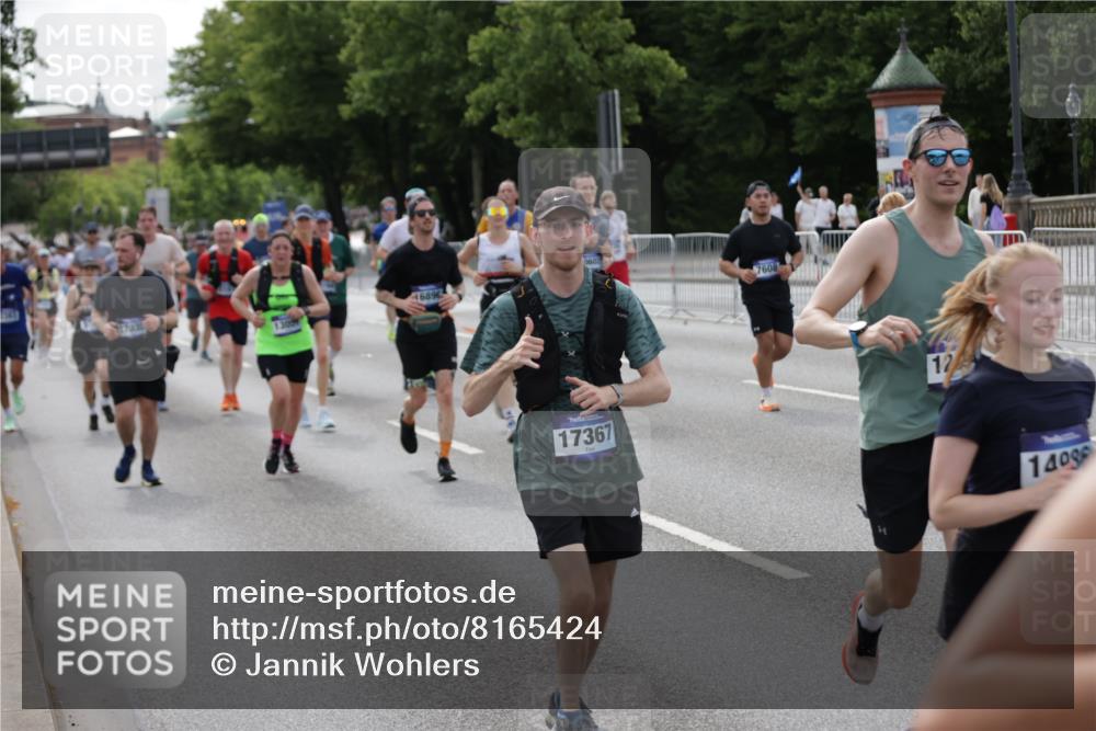 29.06.2025 - hella hamburg halbmarathon Jannik Wohlers http://msf.ph/oto/8165424 29.06.2025 10:20:37 Lombardsbrücke 1266, 1658, 2383, 2923, 2945, 2986, 3161, 3453, 3813, 4082, 4350, 5041, 5061, 5767, 6275, 6308, 7228, 7608, 8113, 8724, 8726, 9005, 9011, 9108, 9236, 9981, 10585, 10602, 11145, 11698, 12175, 12395, 12561, 12694, 12844, 13057, 13448, 13508, 14157, 14610, 14611, 14615, 14670, 14986, 15020, 15470, 15736, 15767, 15913, 16256, 16896, 16950, 17035, 17367, 17832, 18141, 18305, 18397, 18784, 19124, 19125 meine-sportfotos.de