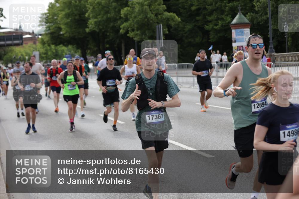 29.06.2025 - hella hamburg halbmarathon Jannik Wohlers http://msf.ph/oto/8165430 29.06.2025 10:20:37 Lombardsbrücke 1266, 1658, 2383, 2923, 2945, 2986, 3161, 3453, 3813, 4082, 4350, 5041, 5061, 5767, 6275, 6308, 7228, 7608, 8113, 8724, 8726, 9005, 9011, 9108, 9236, 9981, 10585, 10602, 11145, 11698, 12175, 12395, 12561, 12694, 12844, 13057, 13448, 13508, 14157, 14610, 14611, 14615, 14670, 14986, 15020, 15470, 15736, 15767, 15913, 16256, 16896, 16950, 17035, 17367, 17832, 18141, 18305, 18397, 18784, 19124, 19125 meine-sportfotos.de